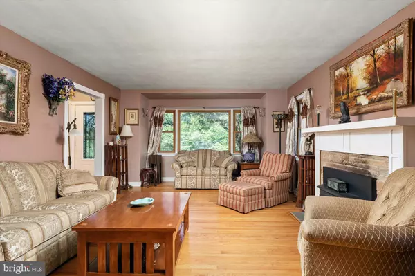 Ewing, NJ 08628,8 EDWARDS PL