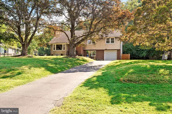 8 EDWARDS PL, Ewing, NJ 08628