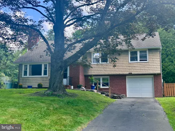 8 EDWARDS PL, Ewing, NJ 08628