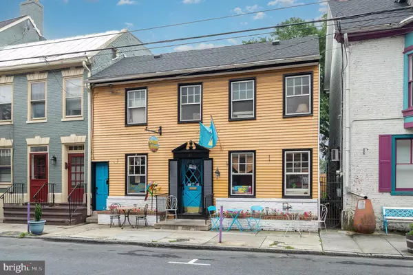 Carlisle, PA 17013,10 W POMFRET ST
