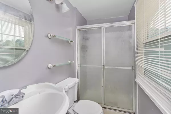 Willingboro, NJ 08046,2 EARNSHAW LN