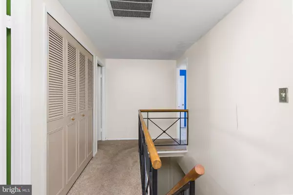 Willingboro, NJ 08046,2 EARNSHAW LN