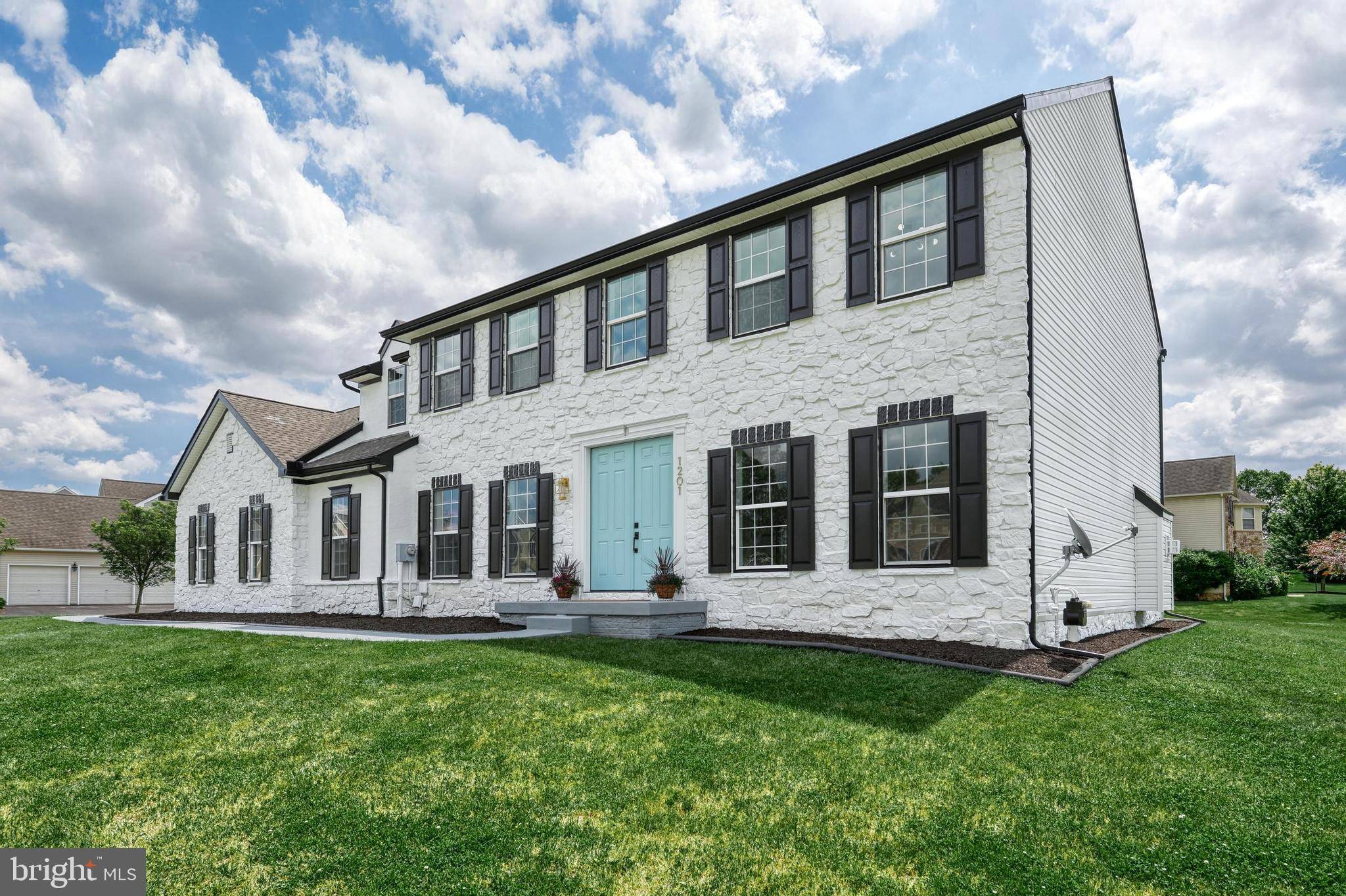 York, PA 17404,1201 FALLS GROVE LN