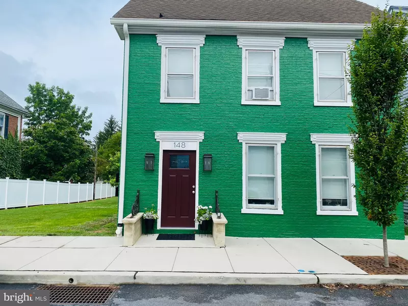 148 N CARLISLE ST, Greencastle, PA 17225