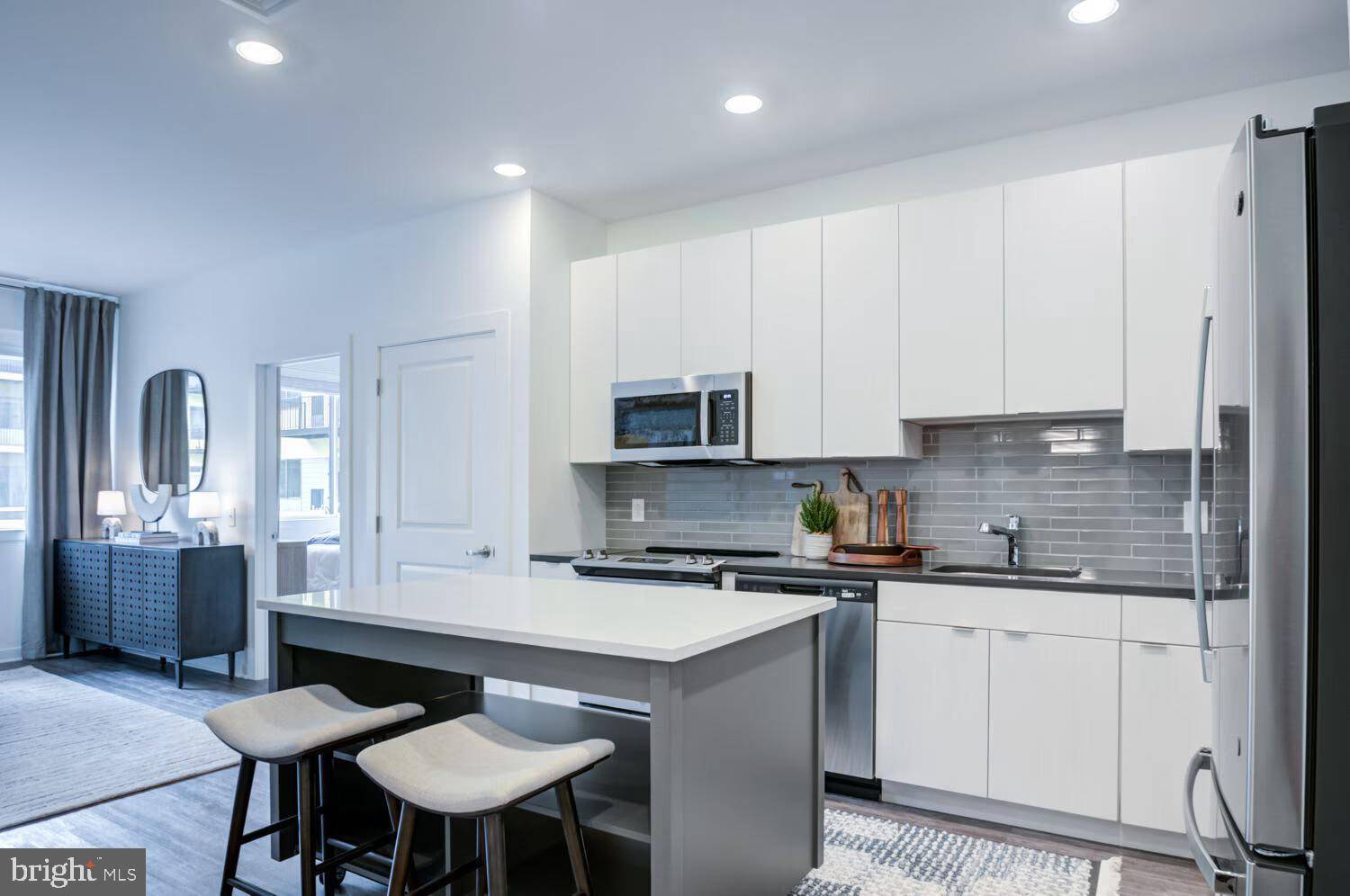 Philadelphia, PA 19123,501-31 N COLUMBUS BLVD #2323