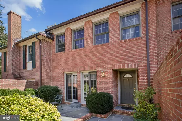 2697 MARCEY RD, Arlington, VA 22207