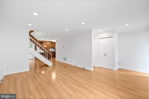 Reston, VA 20191,2248 COPPERSMITH SQ