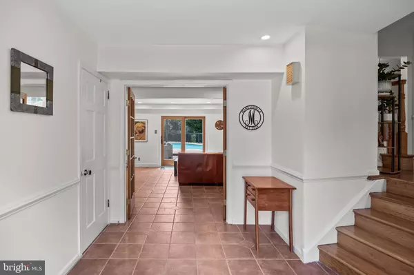 Moorestown, NJ 08057,744 SIGNAL LIGHT RD