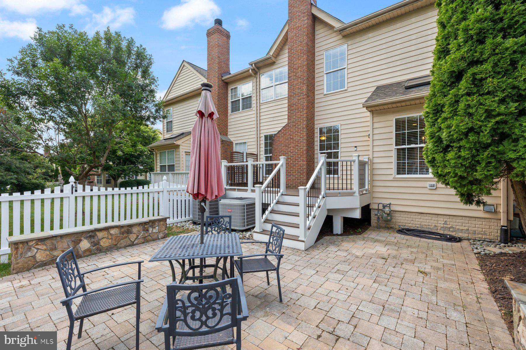 Ashburn, VA 20147,43598 DUNHILL CUP SQ