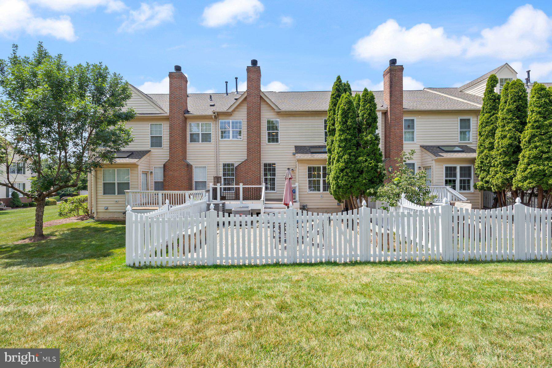 Ashburn, VA 20147,43598 DUNHILL CUP SQ
