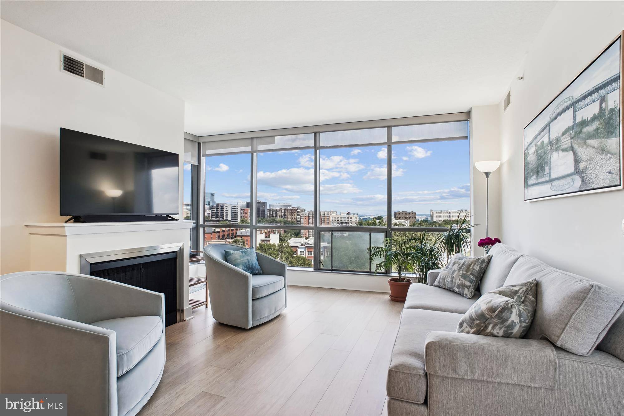 Arlington, VA 22201,2001 15TH ST N #608