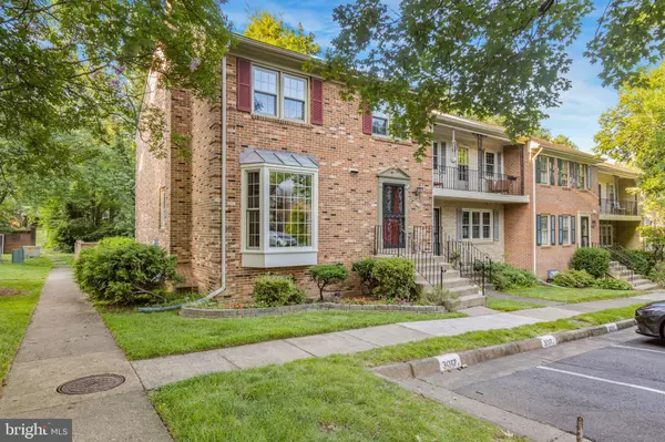 3017 SEVEN OAKS PL, Falls Church, VA 22042