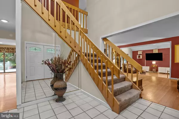 Yardley, PA 19067,963 HUNT DR