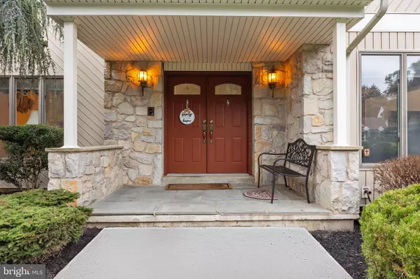 Yardley, PA 19067,963 HUNT DR