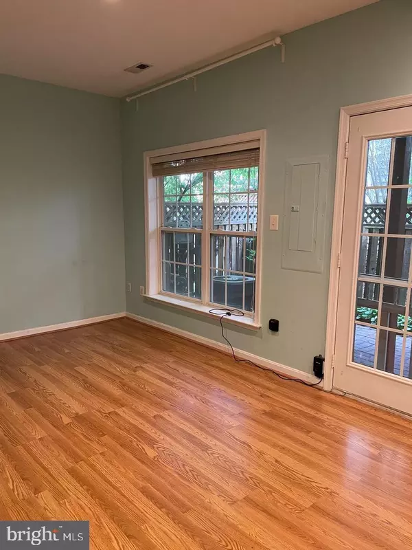 Vienna, VA 22180,8077 SEBON DR