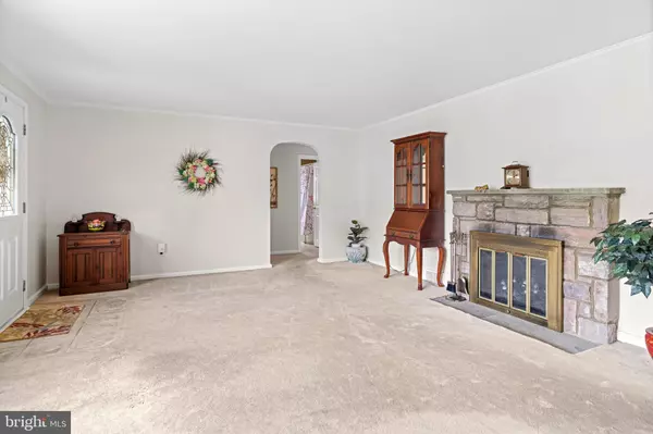 Glenside, PA 19038,738 HILLCREST AVE