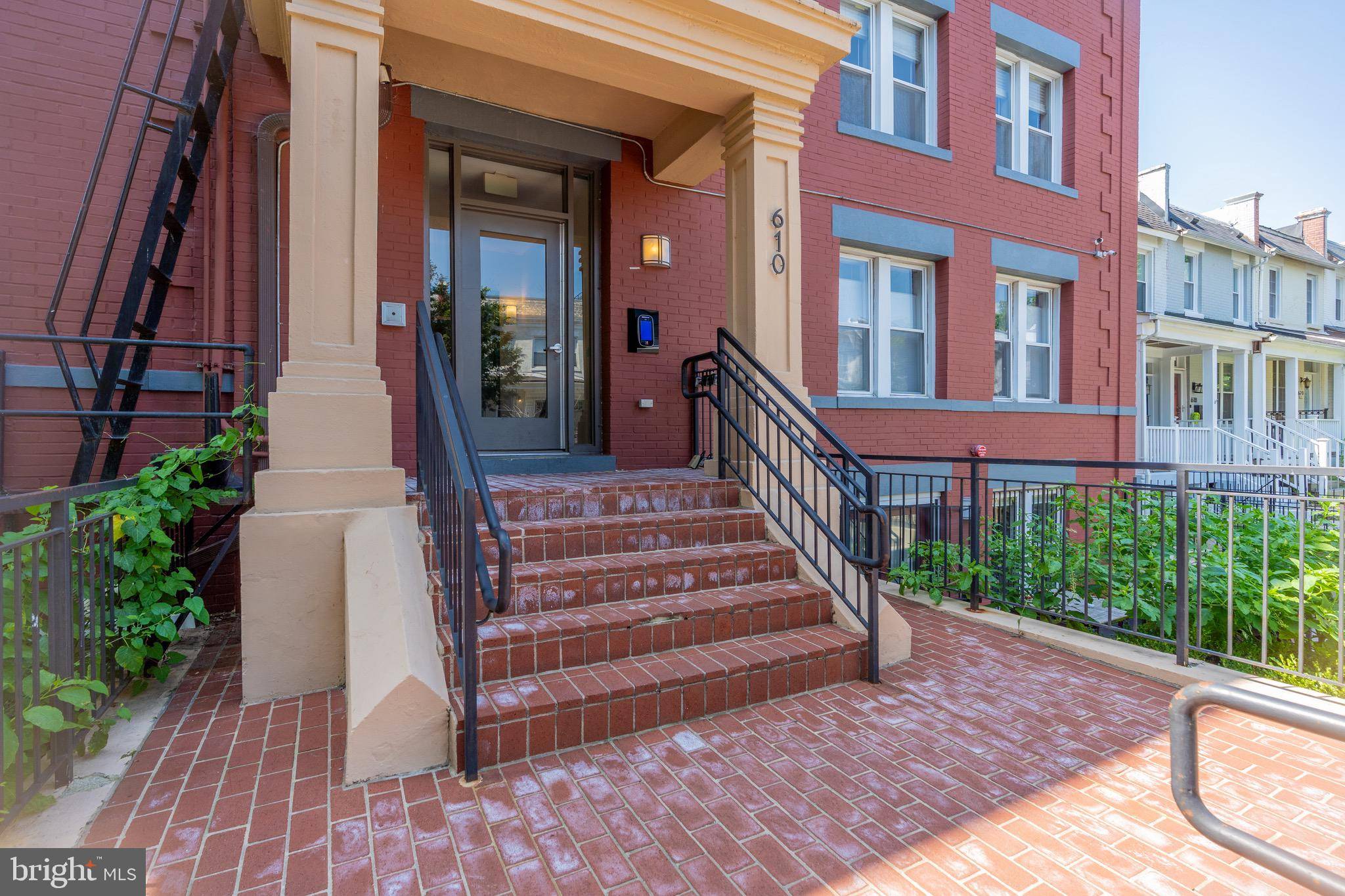 Washington, DC 20010,610 IRVING ST NW #206