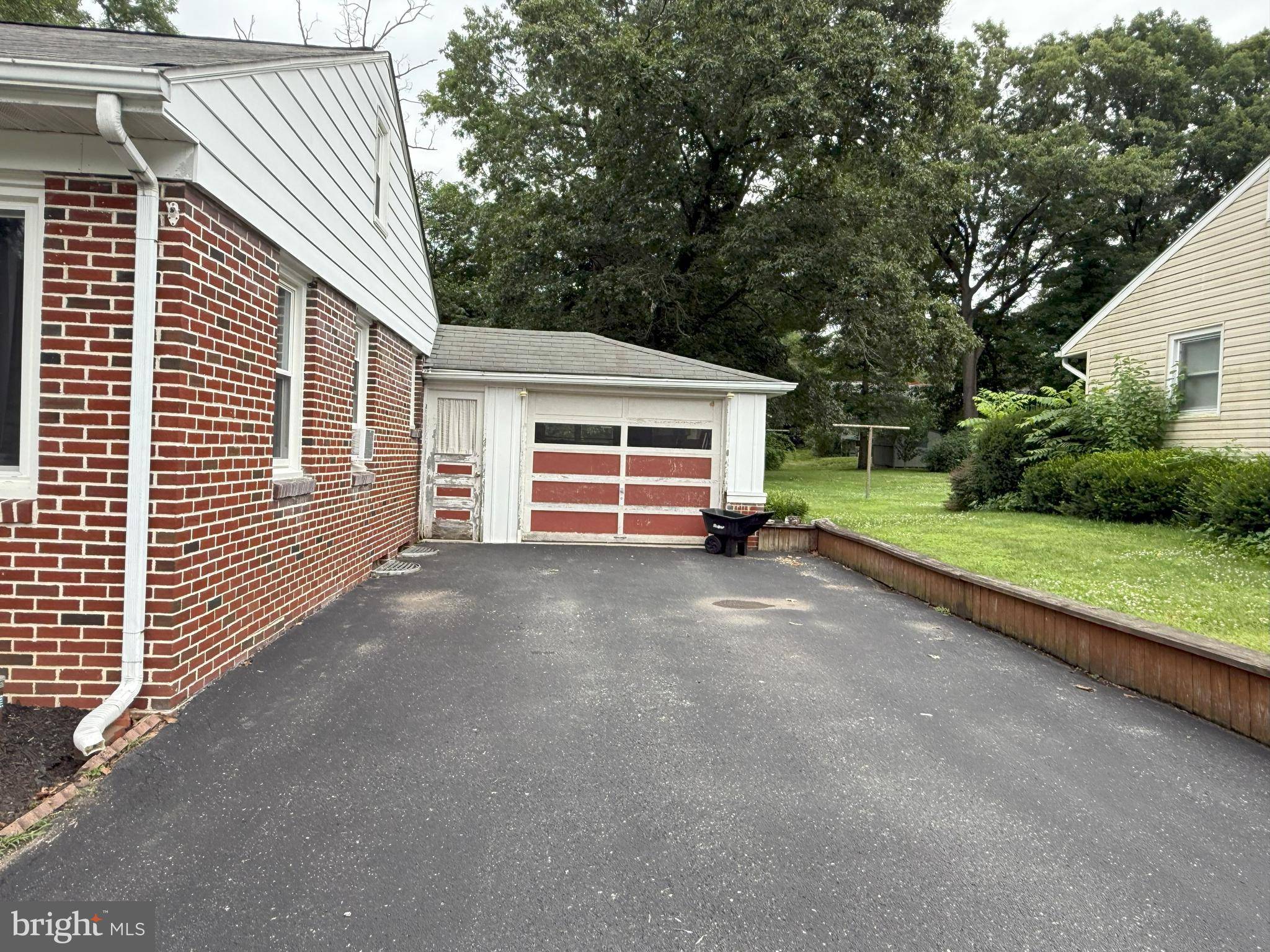 Pleasant Gap, PA 16823,129 LOCUST ST