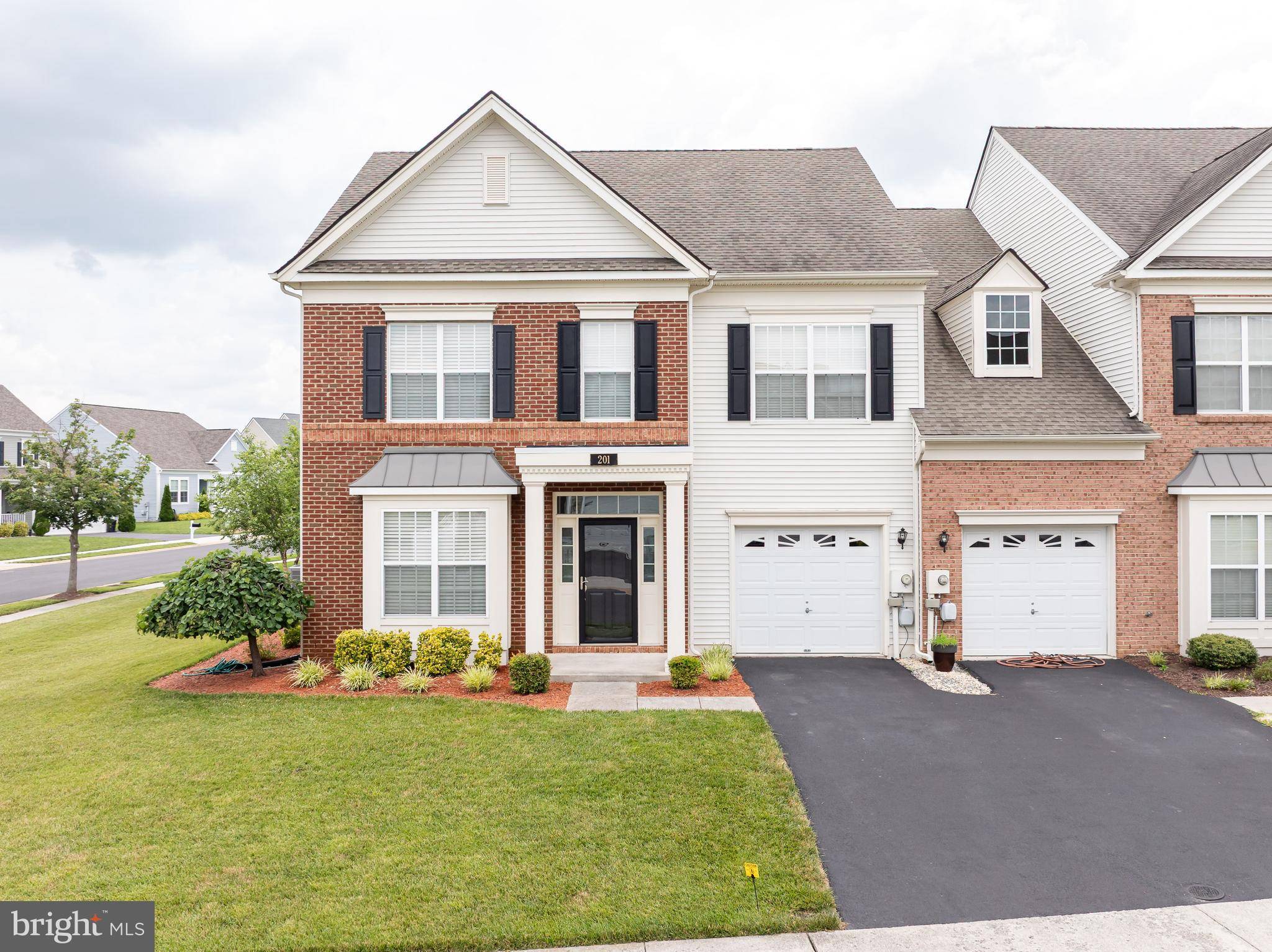 201 STRATHMORE WAY E, Martinsburg, WV 25403