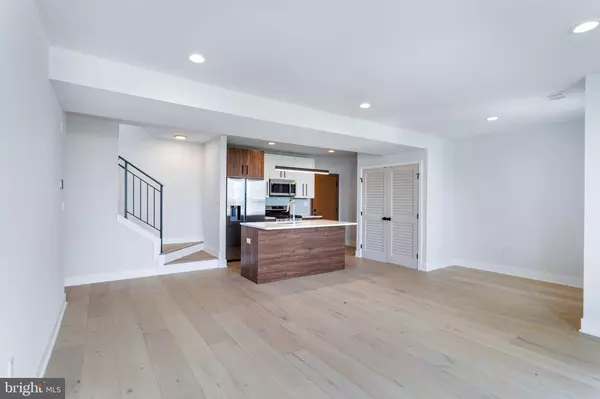 Washington, DC 20002,845 19TH ST NE #PH-11