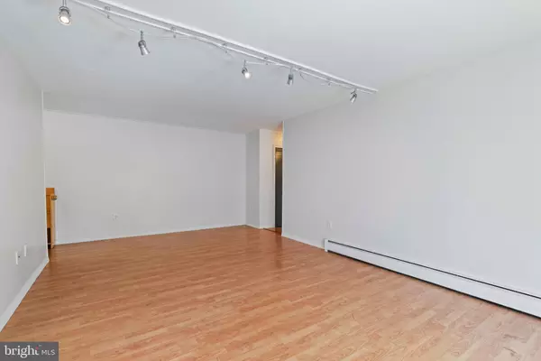 Philadelphia, PA 19116,110-30 W BYBERRY RD #C11