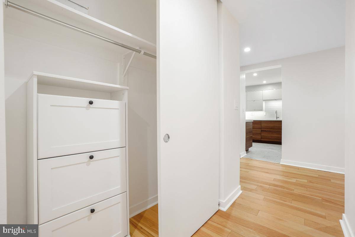 Alexandria, VA 22303,5904 MOUNT EAGLE DR #108B