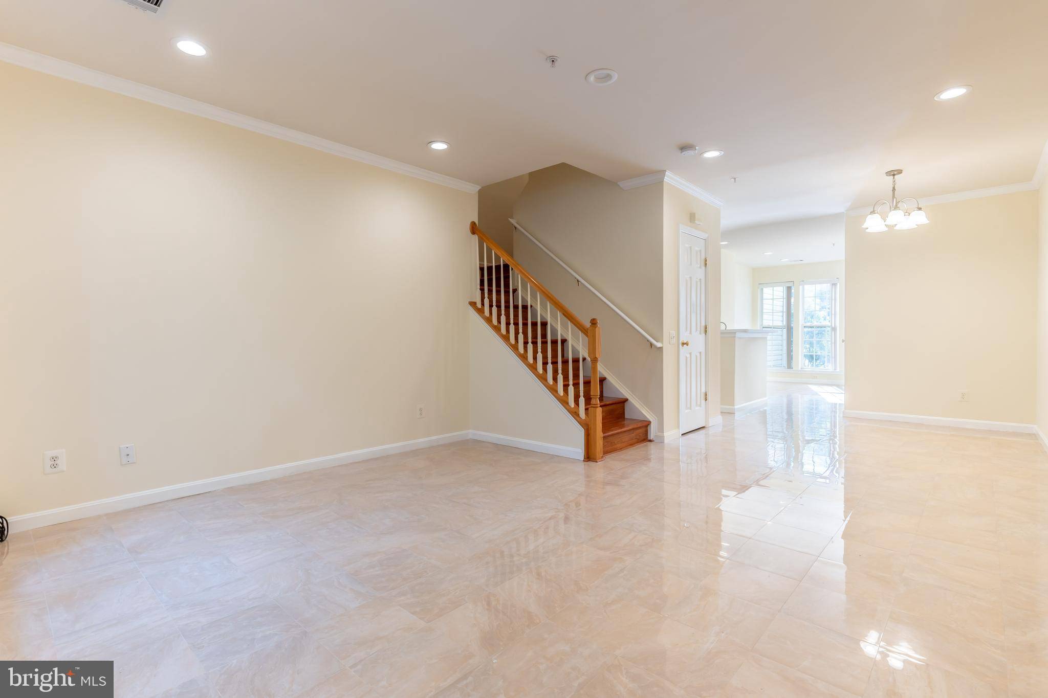 Rockville, MD 20850,355 FALLSGROVE DR #53