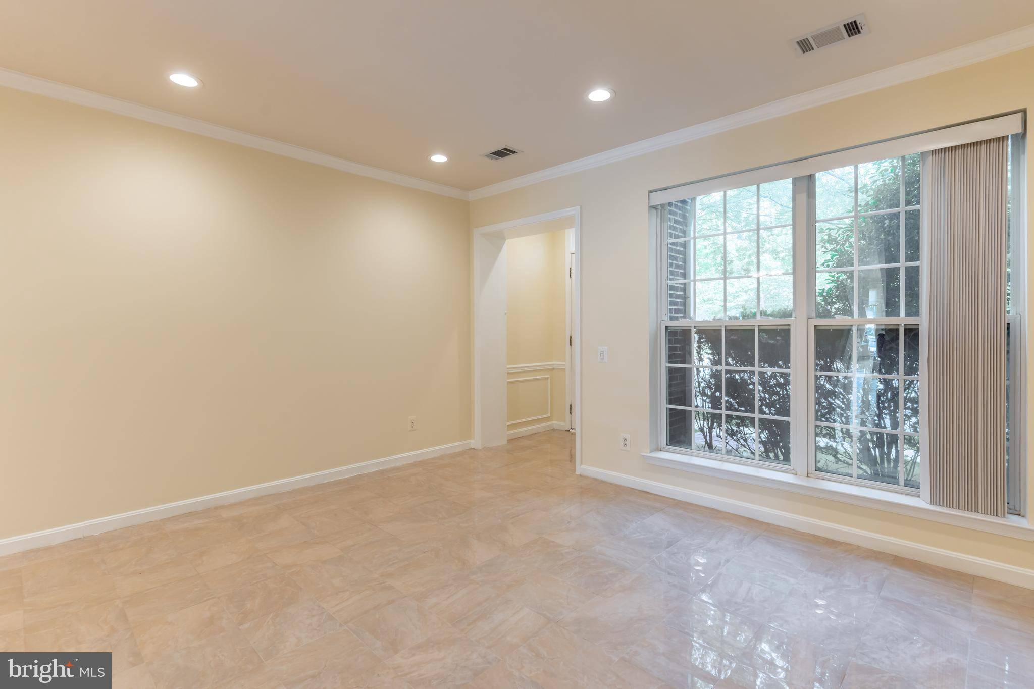 Rockville, MD 20850,355 FALLSGROVE DR #53