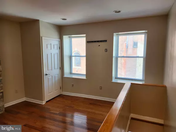 Philadelphia, PA 19147,733 CARPENTER ST #C