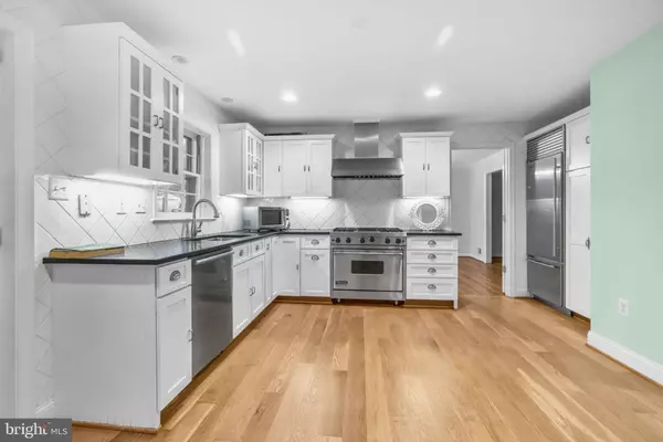 Mclean, VA 22101,1218 KENSINGTON RD