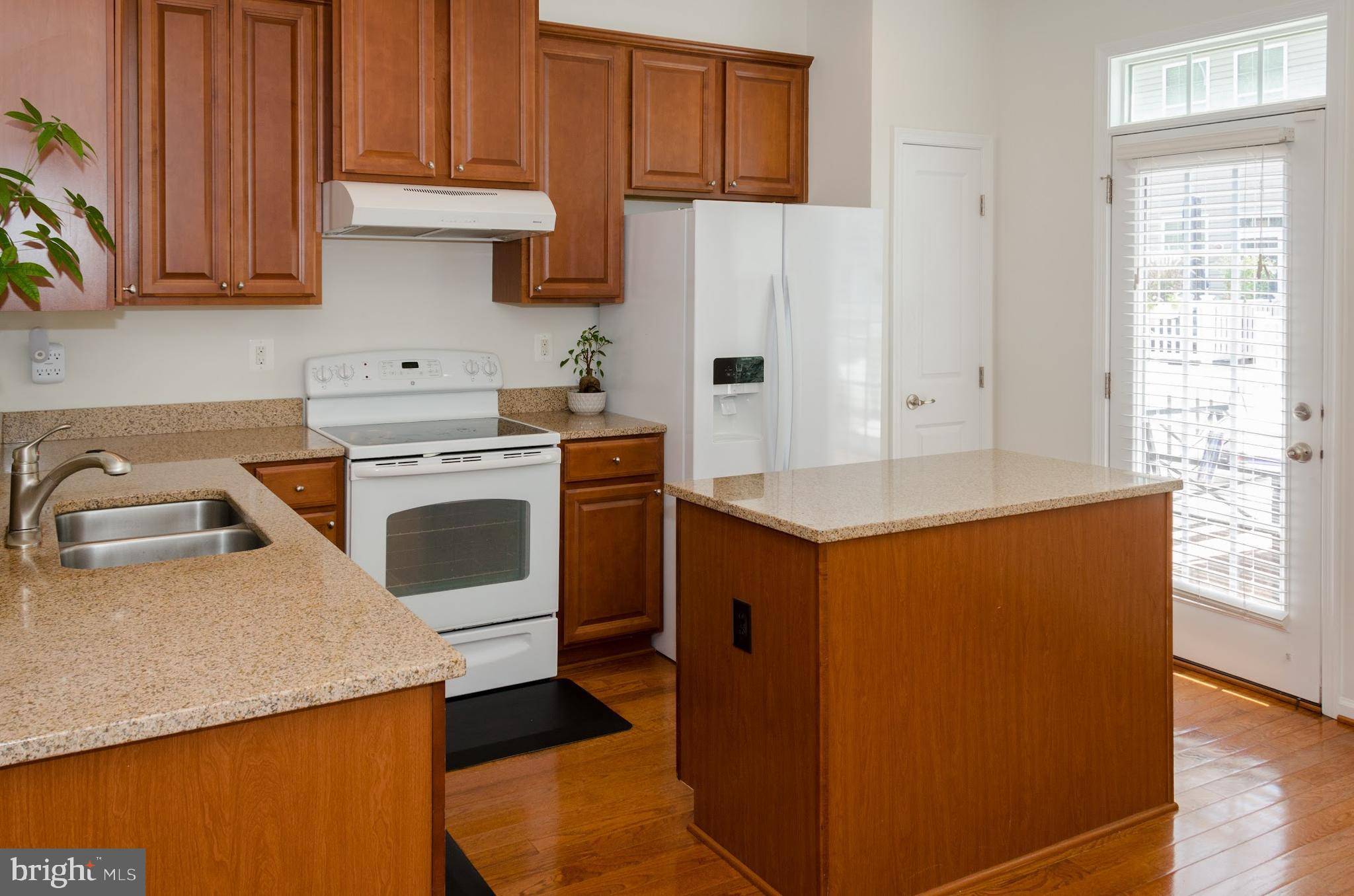 Baltimore, MD 21224,737 S MACON ST