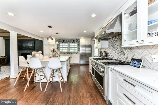 Arlington, VA 22207,3833 N OAKLAND ST N