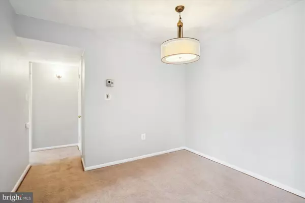 Fairfax, VA 22031,9495 FAIRFAX BLVD #301