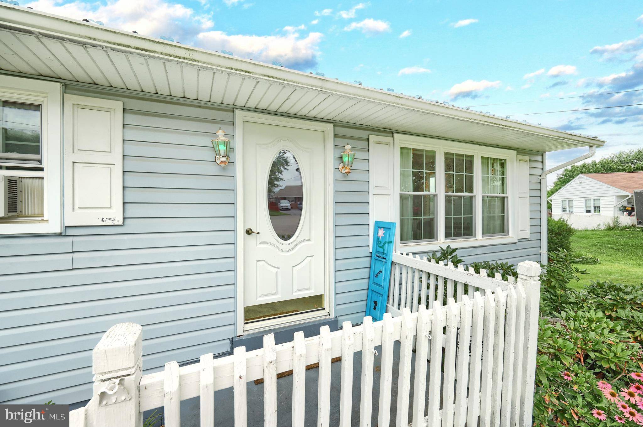 Hanover, PA 17331,955 MAPLE LN