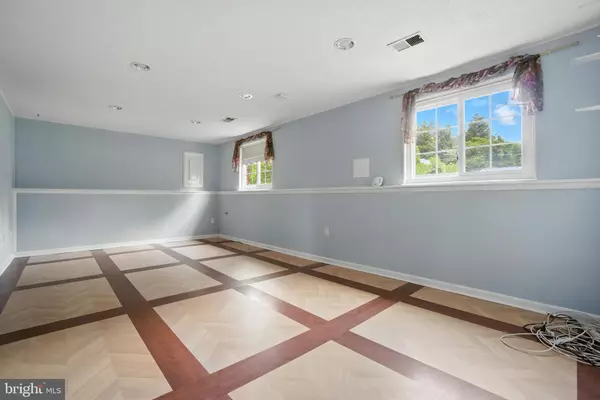 Gaithersburg, MD 20879,19524 LAGUNA DR