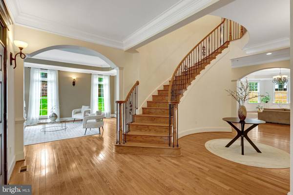 Great Falls, VA 22066,829 GOLDEN ARROW ST