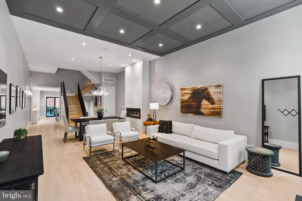 Philadelphia, PA 19107,905 PINE ST