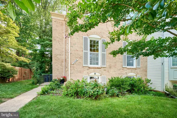 Fairfax, VA 22033,4235 SLEEPY LAKE DR