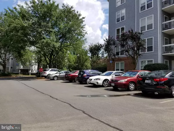 Oakton, VA 22124,3178 SUMMIT SQUARE #3-B12