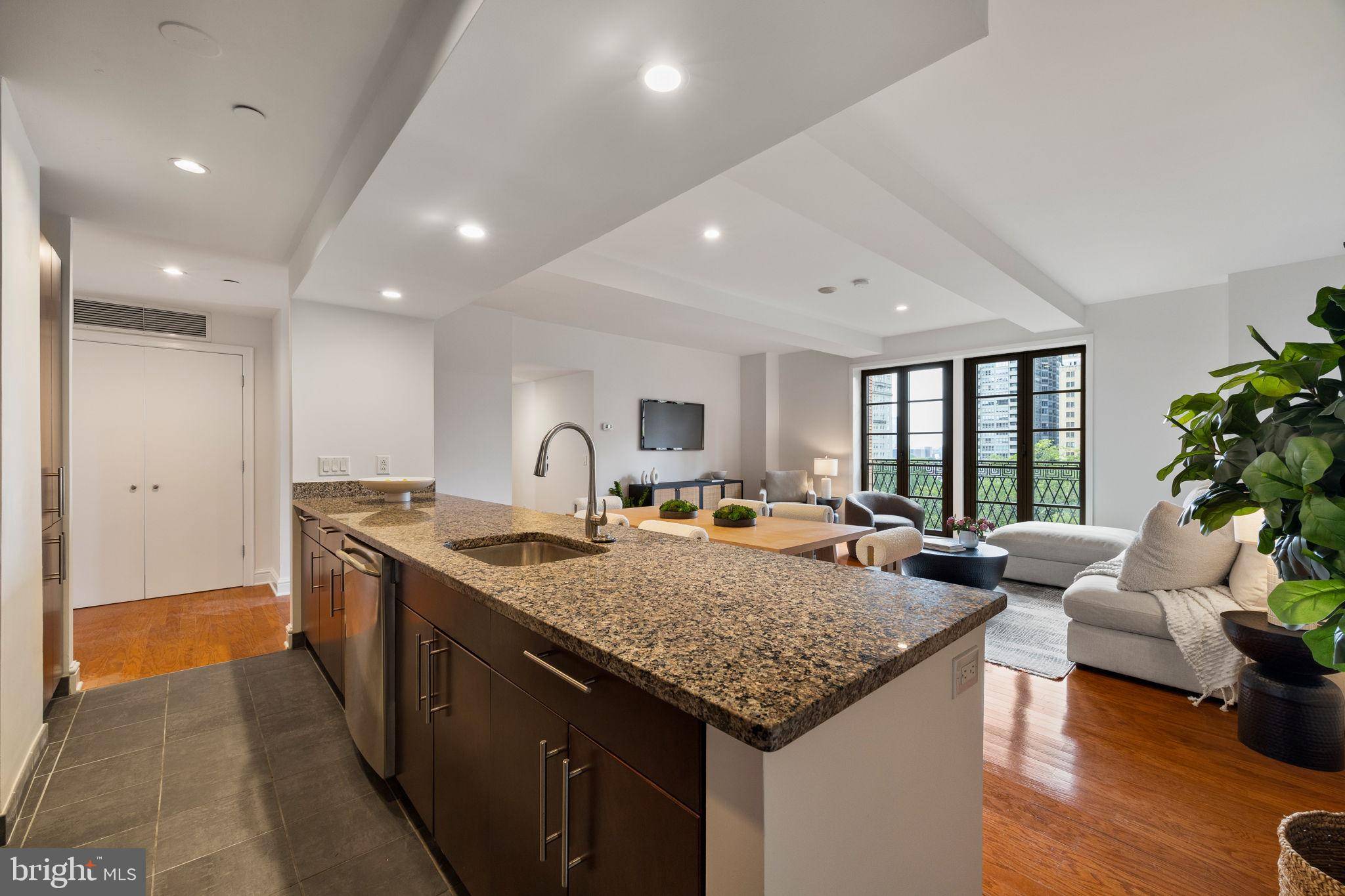 Philadelphia, PA 19103,219-29 S 18TH ST #910