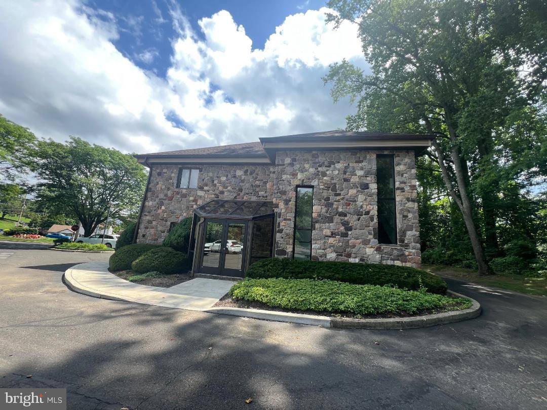 Southampton, PA 18966,706 LAKESIDE PARK