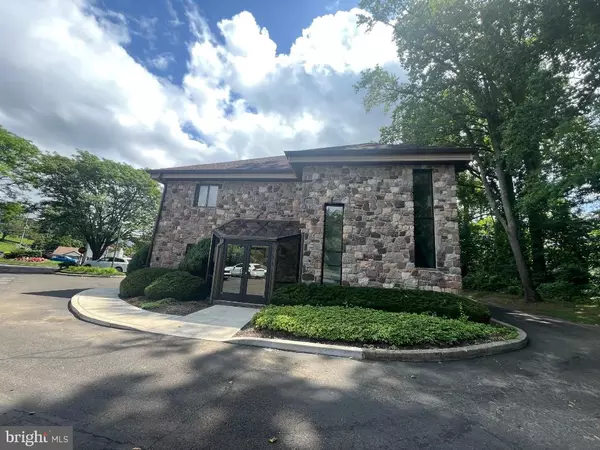 Southampton, PA 18966,706 LAKESIDE PARK