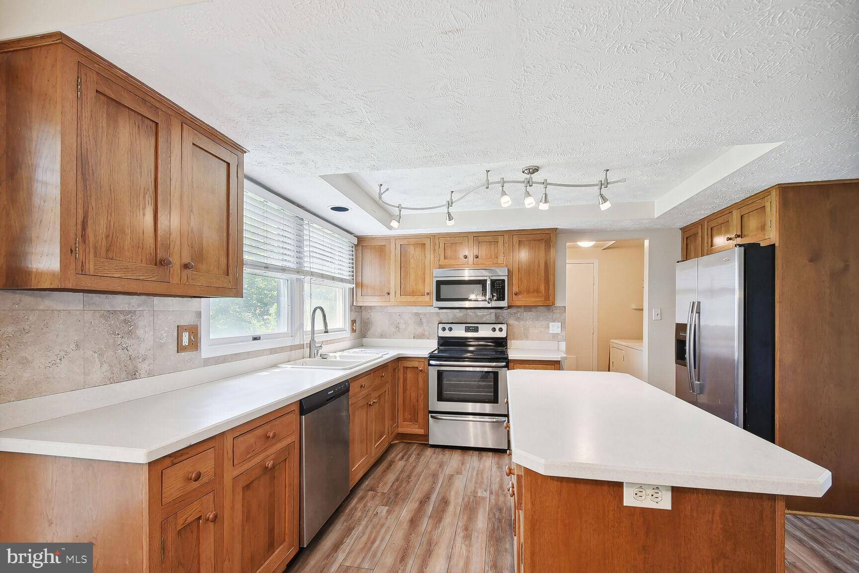 Herndon, VA 20170,1402 KINGSTREAM DR