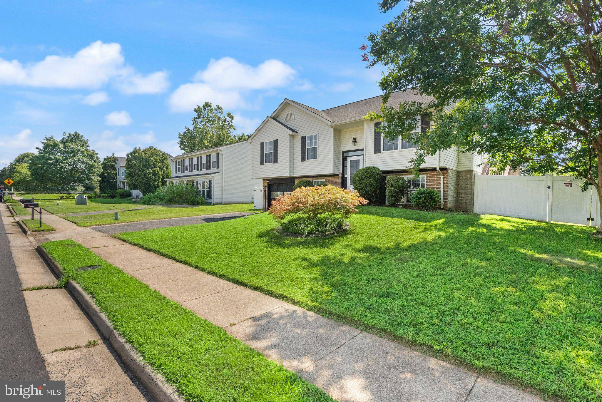 Woodbridge, VA 22193,5837 RIVERSIDE DR
