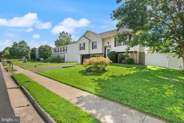 Woodbridge, VA 22193,5837 RIVERSIDE DR