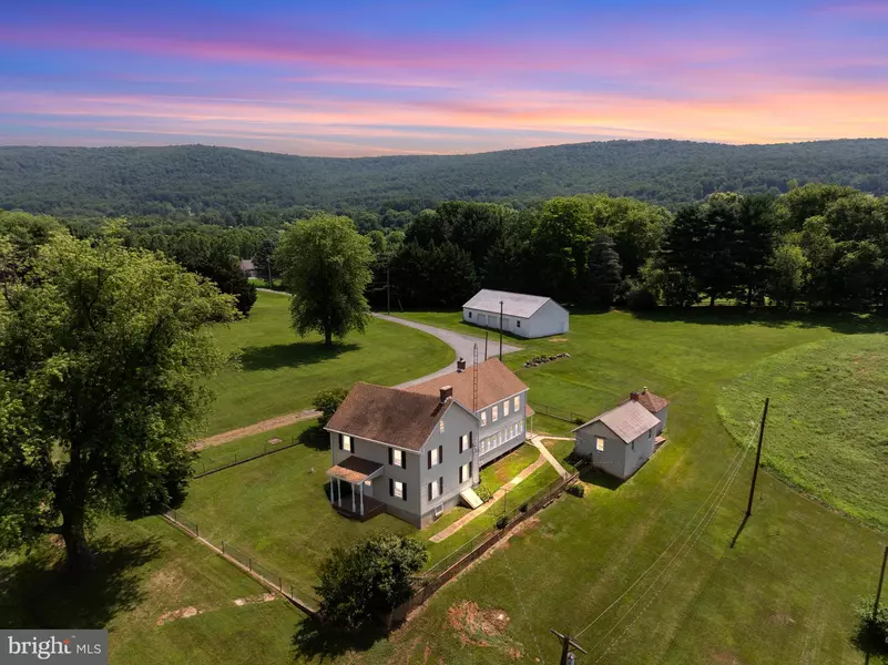 8602 HOLLOW RD, Middletown, MD 21769