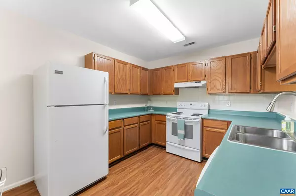 Charlottesville, VA 22901,941 WARWICK CT