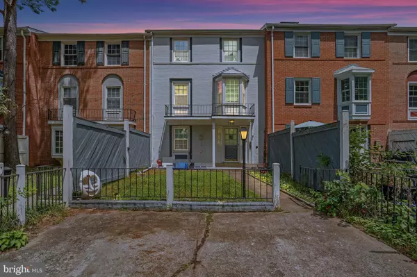 7916 CENTRAL PARK CIR, Alexandria, VA 22309