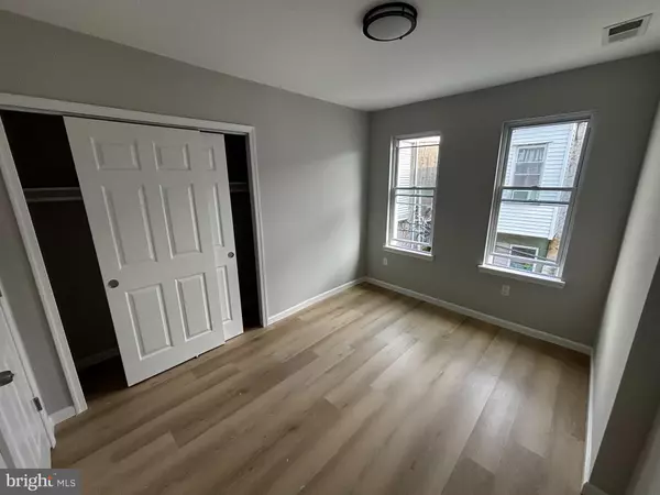 Philadelphia, PA 19148,517 MIFFLIN ST #2