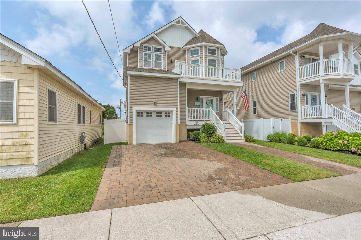 102 E 8TH AVE, North Wildwood, NJ 08260